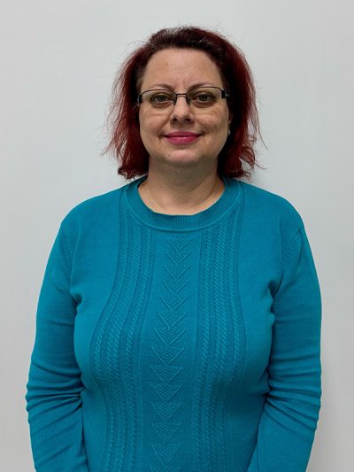ANCA-BUTUR-Asistent-Manager-400x533